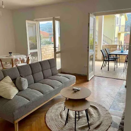 Two Bedroom -terrace- Parking- Walk To Beach דירה